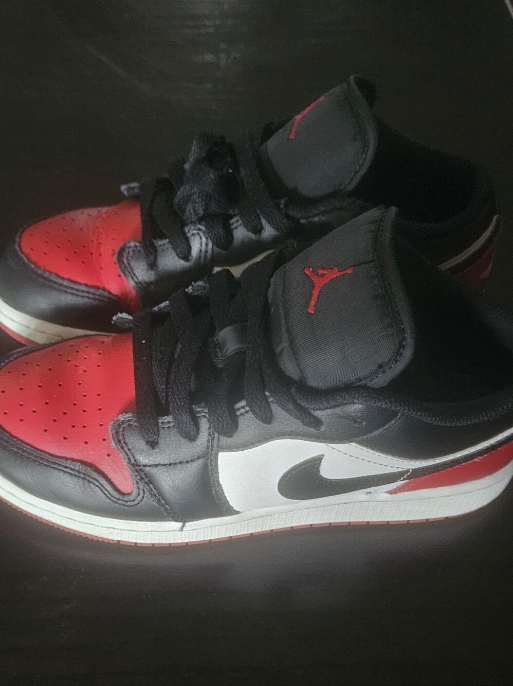 Jordan Kids Sneakers in Black, Red, White